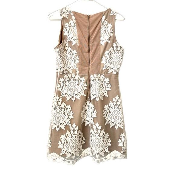 Gianni Bini Embroidered Damask Overlay Sleeveless A-line Mini Dress Tan Small - Picture 2 of 5